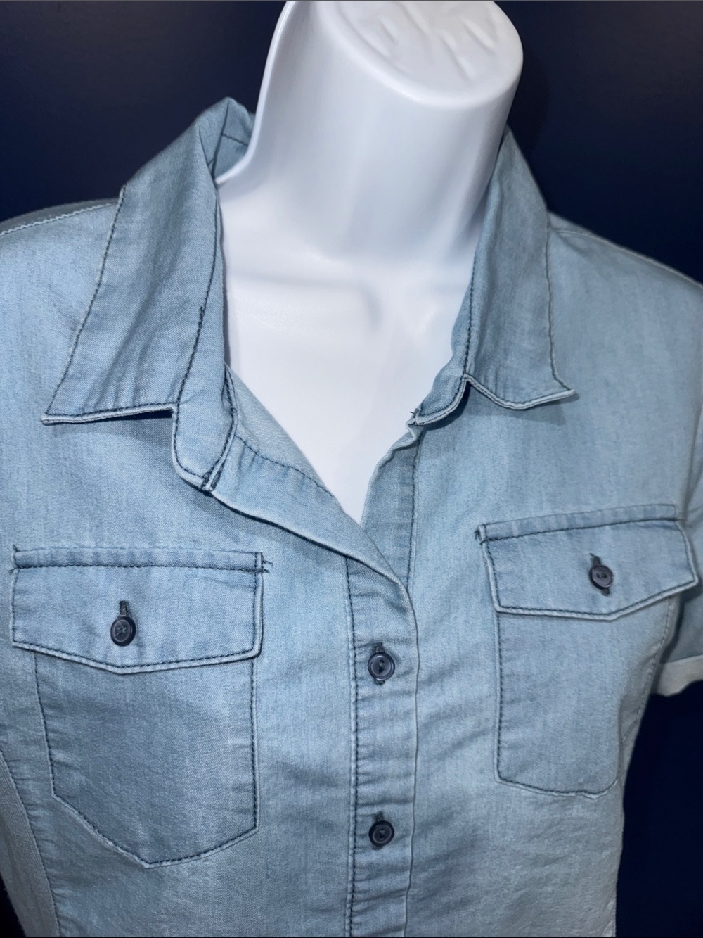 Cavalini - Lightweight Denim Button-Up Top size Medium - Picture 8 of 16